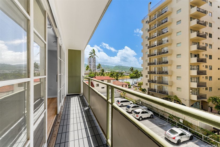 Fully remodeled Waikiki studio at Rosalei! Welcome home to this - photo 11
