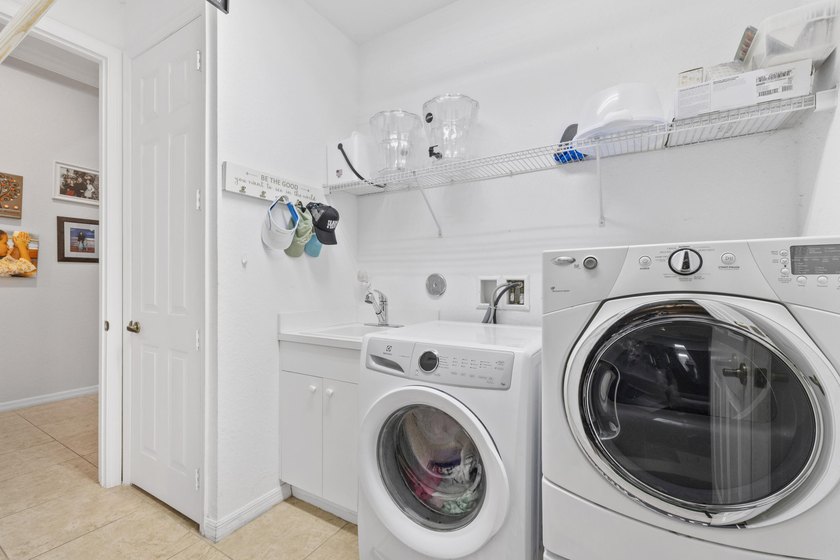 Beautifully maintained 4-bedroom, 3-bath home with a 3-car - photo 11