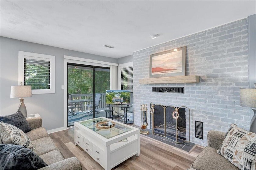 Move in ready and fully furnished 2BR, 2BA waterfront condo with - photo 11