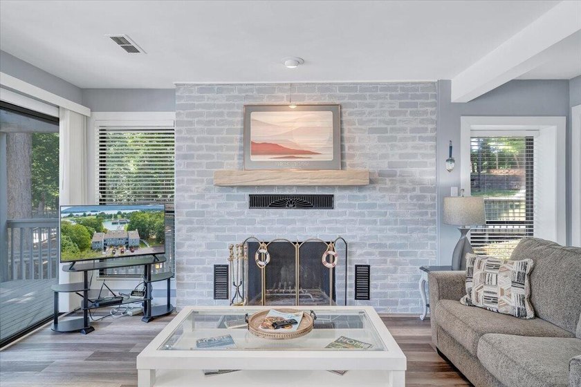 Move in ready and fully furnished 2BR, 2BA waterfront condo with - photo 13