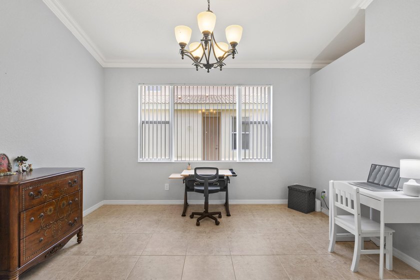 Beautifully maintained 4-bedroom, 3-bath home with a 3-car - photo 14