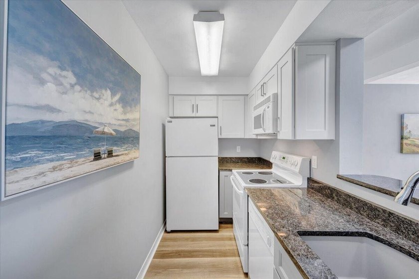 Move in ready and fully furnished 2BR, 2BA waterfront condo with - photo 14