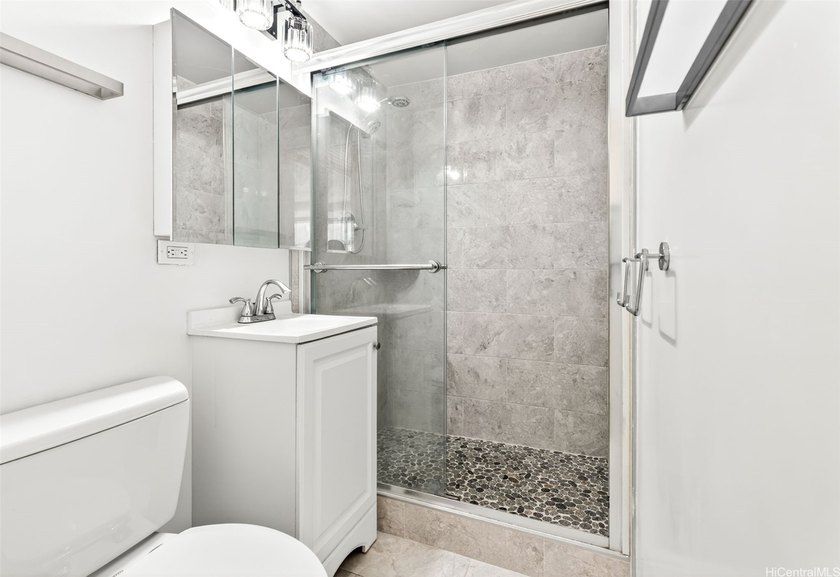 Fully remodeled Waikiki studio at Rosalei! Welcome home to this - photo 15