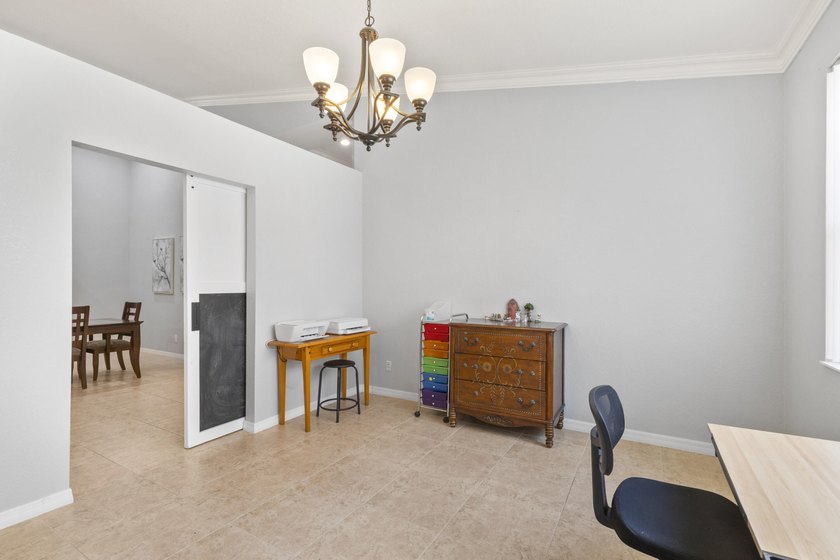 Beautifully maintained 4-bedroom, 3-bath home with a 3-car - photo 15
