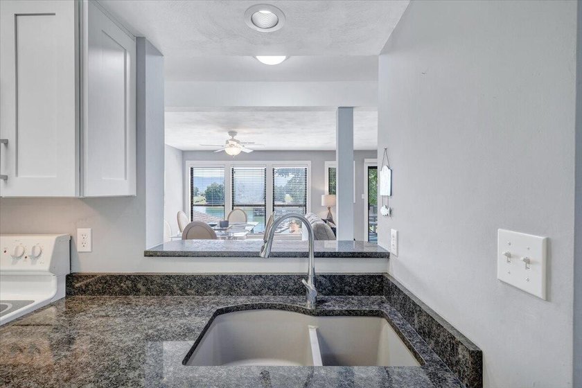 Move in ready and fully furnished 2BR, 2BA waterfront condo with - photo 16