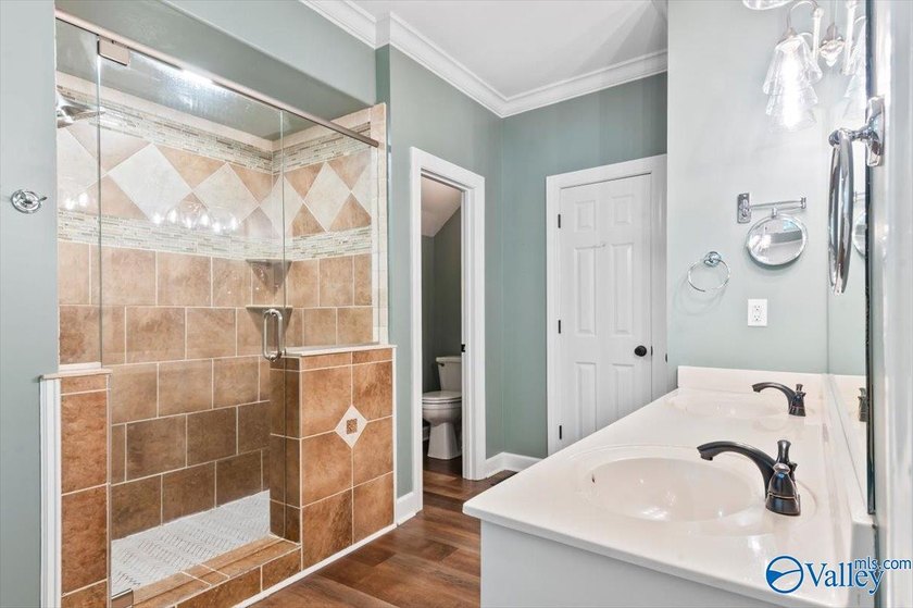 Updated &amp; Move-In Ready, 4BR/3BA home in the Cherokee Ridge golf - photo 17