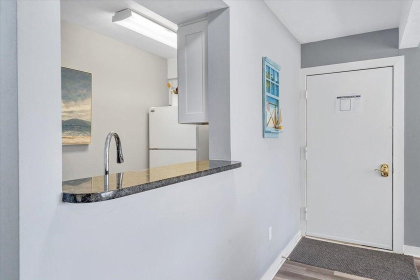 Move in ready and fully furnished 2BR, 2BA waterfront condo with - photo 17
