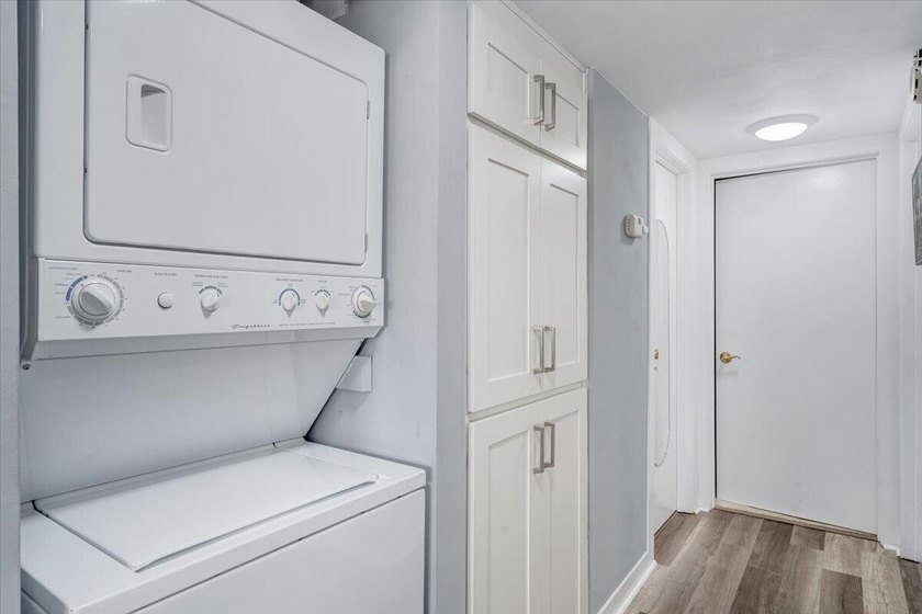 Move in ready and fully furnished 2BR, 2BA waterfront condo with - photo 18