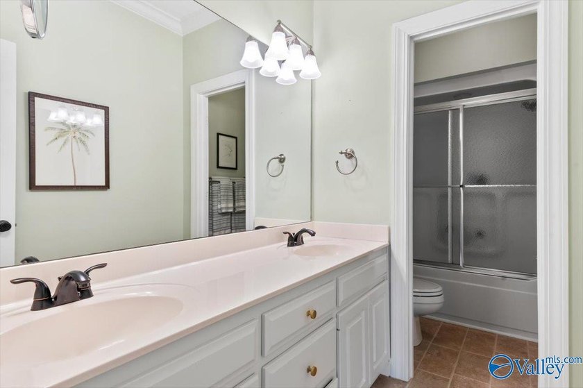 Updated &amp; Move-In Ready, 4BR/3BA home in the Cherokee Ridge golf - photo 19