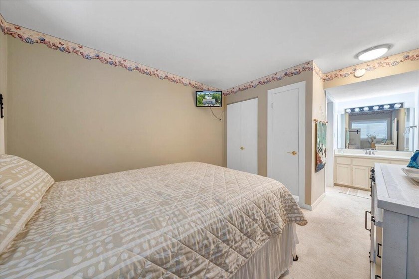 Move in ready and fully furnished 2BR, 2BA waterfront condo with - photo 20