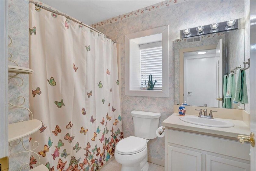 Move in ready and fully furnished 2BR, 2BA waterfront condo with - photo 25