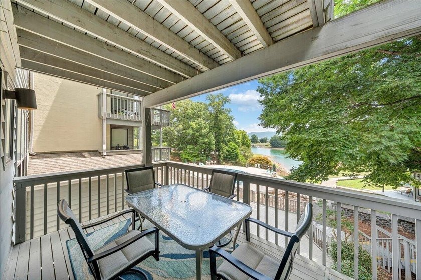 Move in ready and fully furnished 2BR, 2BA waterfront condo with - photo 27