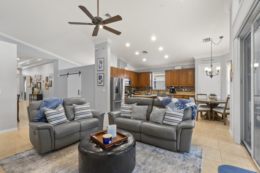 Beautifully maintained 4-bedroom, 3-bath home with a 3-car - photo 28