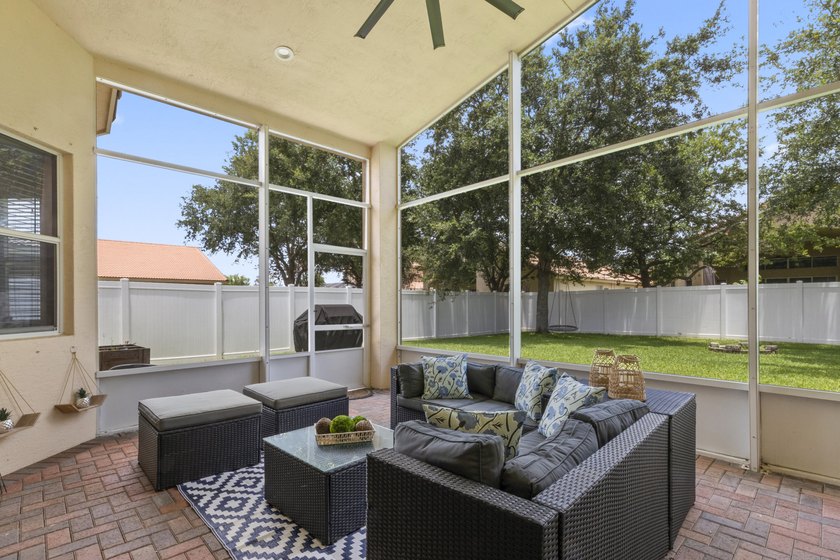 Beautifully maintained 4-bedroom, 3-bath home with a 3-car - photo 30