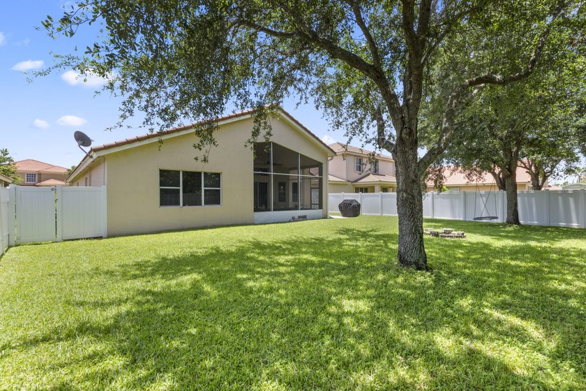 Beautifully maintained 4-bedroom, 3-bath home with a 3-car - photo 35