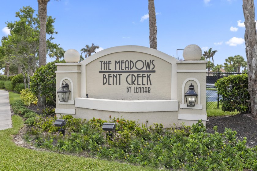 Beautifully maintained 4-bedroom, 3-bath home with a 3-car - photo 36