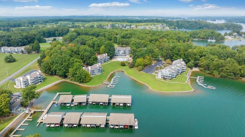 Move in ready and fully furnished 2BR, 2BA waterfront condo with - photo 40
