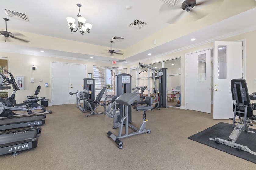 Beautifully maintained 4-bedroom, 3-bath home with a 3-car - photo 45