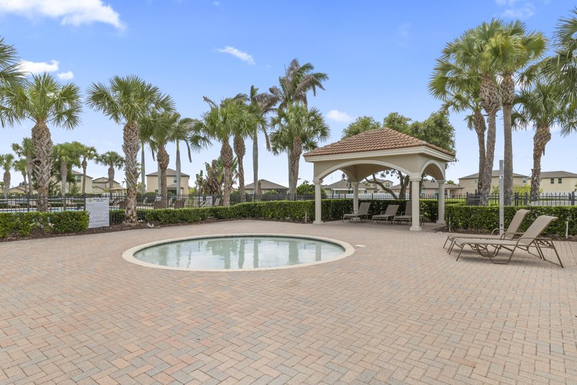Beautifully maintained 4-bedroom, 3-bath home with a 3-car - photo 47