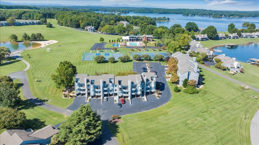 Move in ready and fully furnished 2BR, 2BA waterfront condo with - photo 49