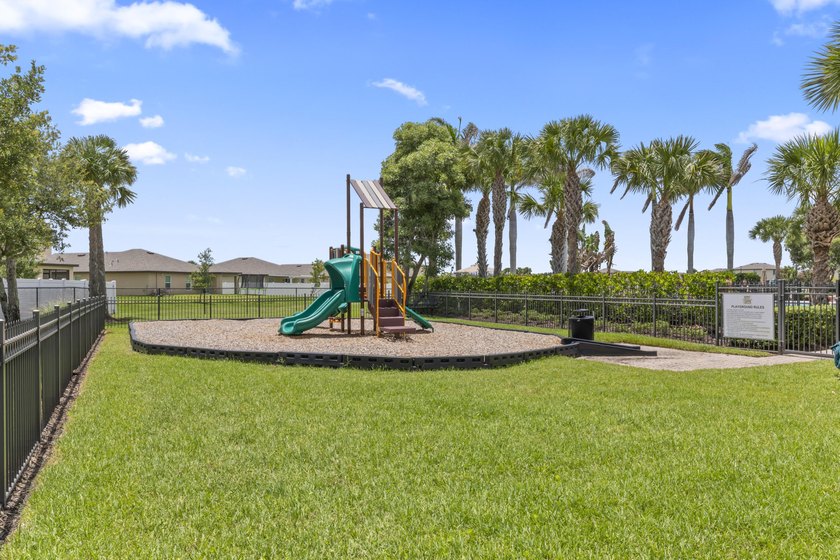 Beautifully maintained 4-bedroom, 3-bath home with a 3-car - photo 50