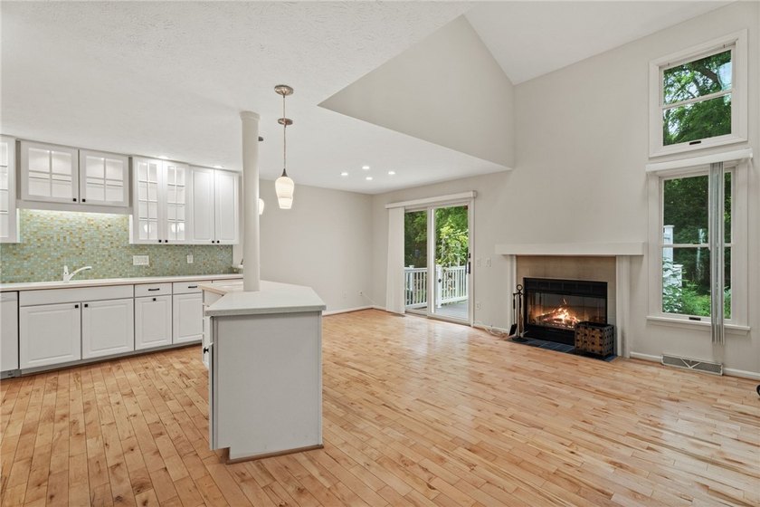 Welcome home to this beautifully maintained townhouse nestled on - photo 14
