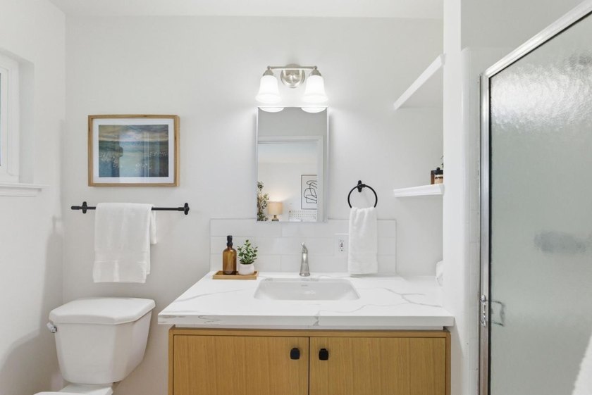 Welcome to this charming and move-in-ready 3-bedroom, 2-bath - photo 24
