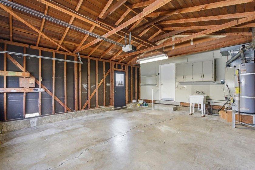 Welcome to this charming and move-in-ready 3-bedroom, 2-bath - photo 29