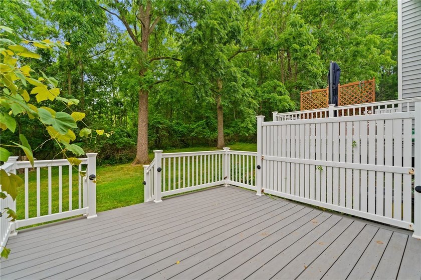 Welcome home to this beautifully maintained townhouse nestled on - photo 31