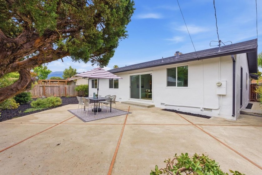 Welcome to this charming and move-in-ready 3-bedroom, 2-bath - photo 31