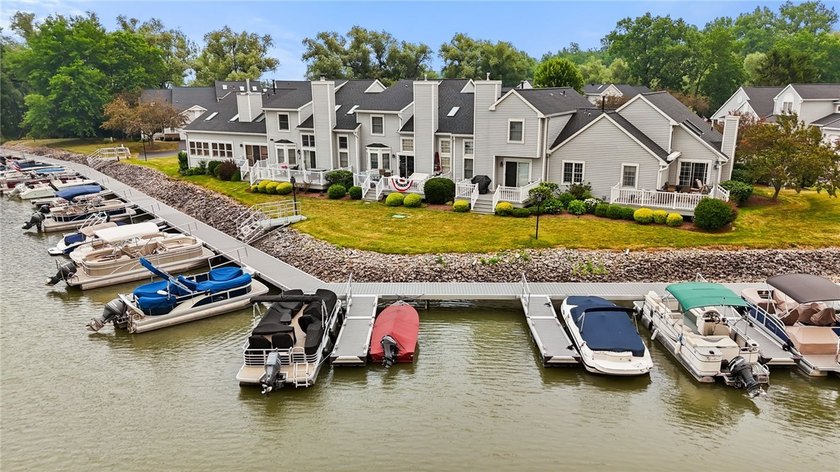 Welcome home to this beautifully maintained townhouse nestled on - photo 45