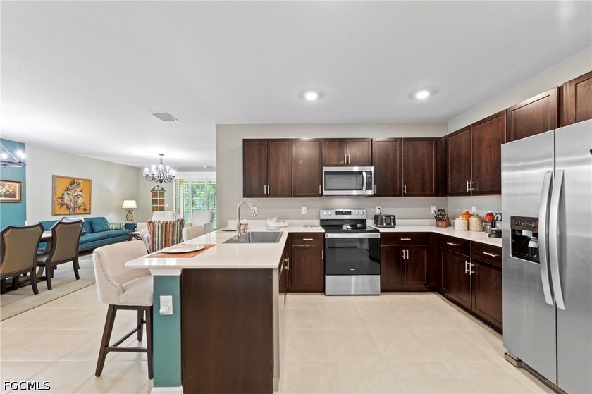 Welcome home to this beautifully upgraded villa in Magnolia - photo 12