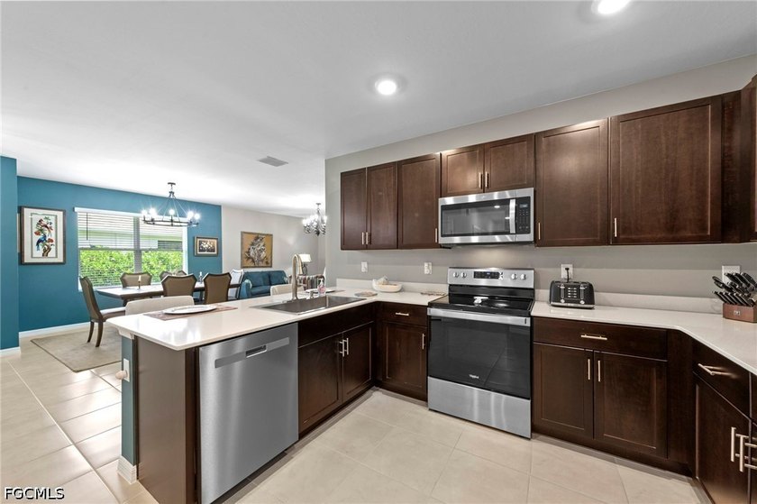 Welcome home to this beautifully upgraded villa in Magnolia - photo 13