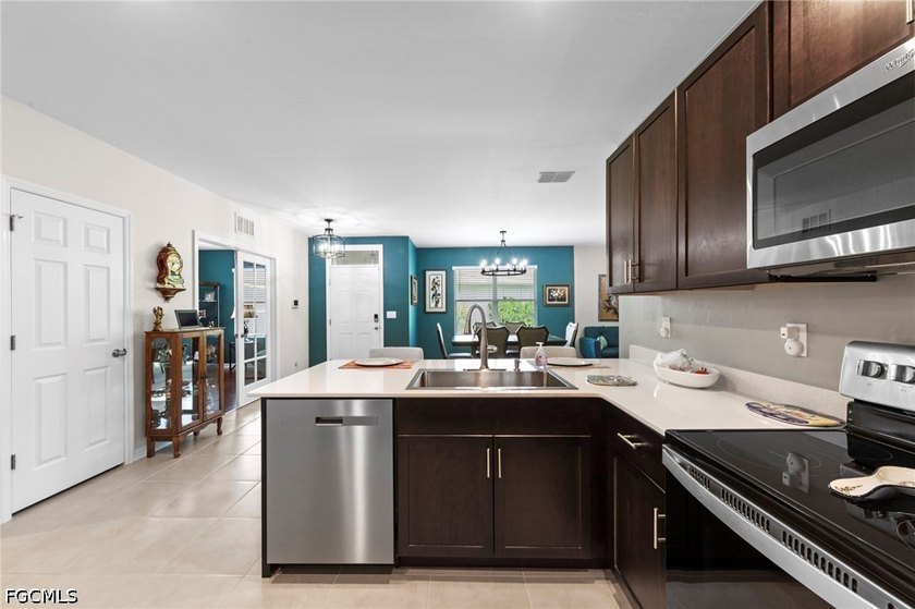 Welcome home to this beautifully upgraded villa in Magnolia - photo 14