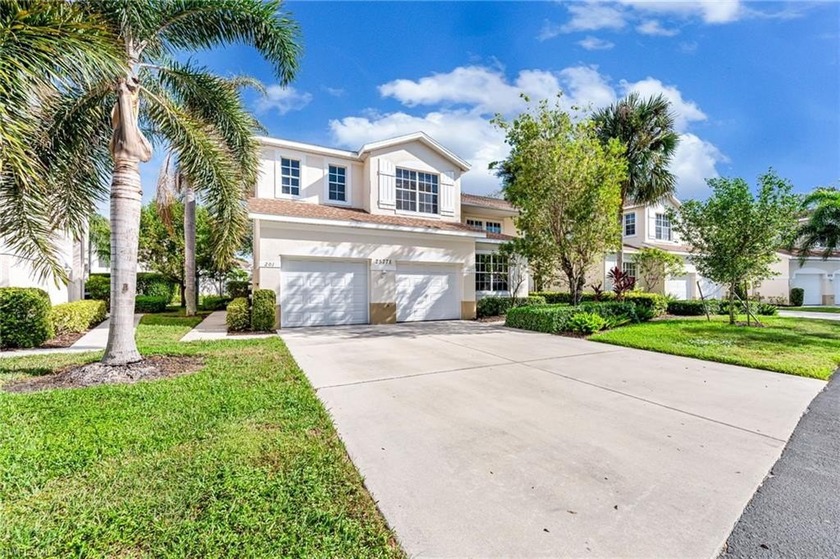 Welcome to this charming 2-bedroom + den, 2-bathroom home in the - photo 2
