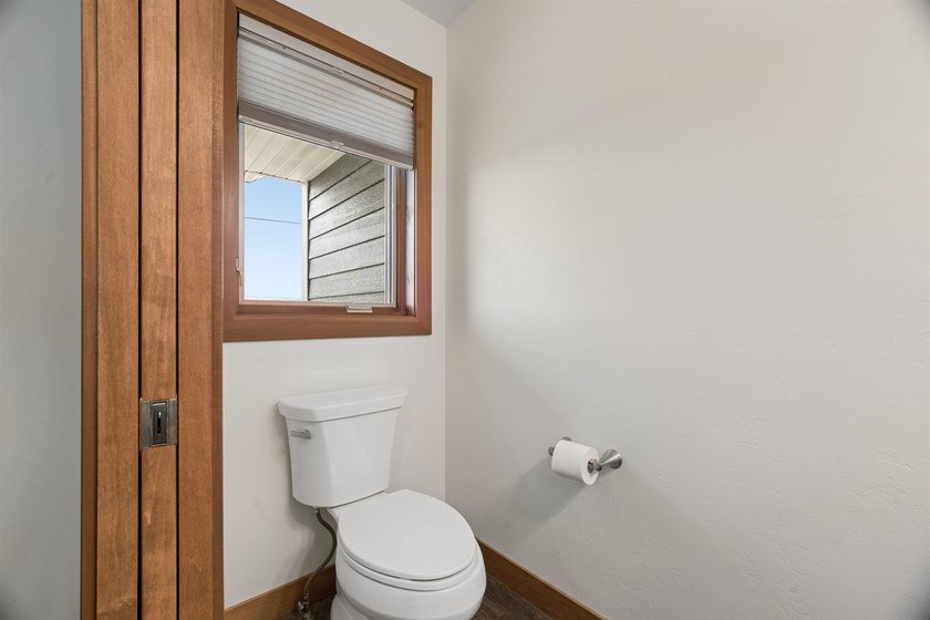 Experience waterfront living in this beautiful Lake Winnebago - photo 13