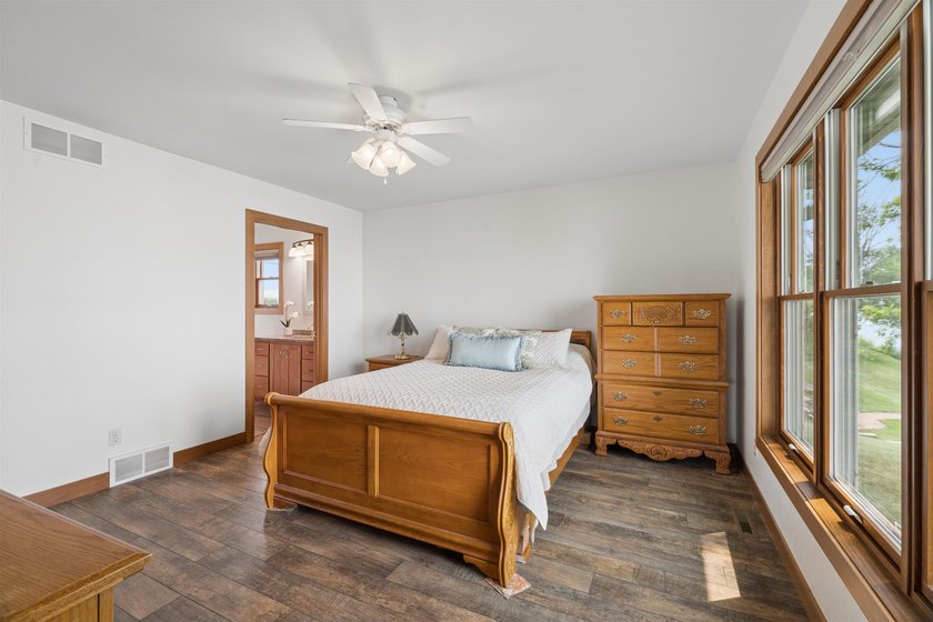 Experience waterfront living in this beautiful Lake Winnebago - photo 14