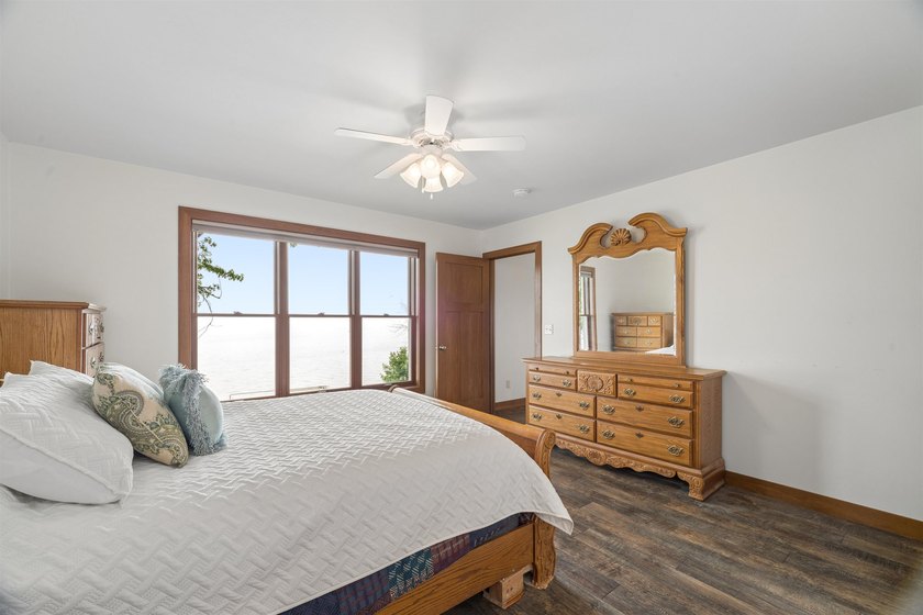 Experience waterfront living in this beautiful Lake Winnebago - photo 15