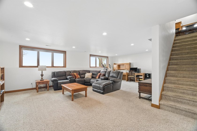 Experience waterfront living in this beautiful Lake Winnebago - photo 17