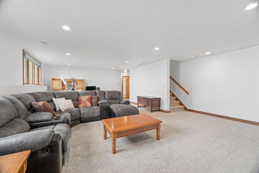 Experience waterfront living in this beautiful Lake Winnebago - photo 19