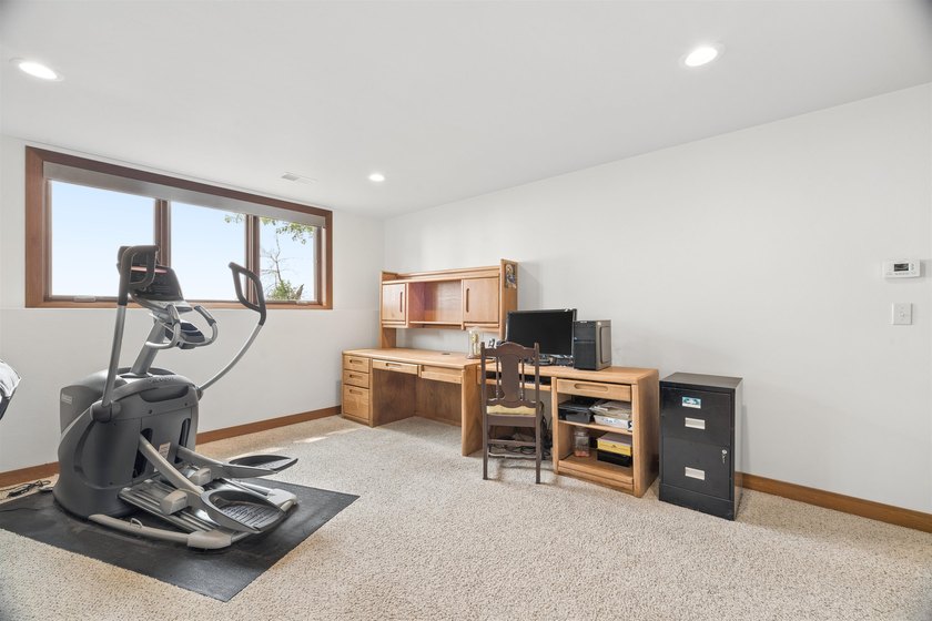 Experience waterfront living in this beautiful Lake Winnebago - photo 20