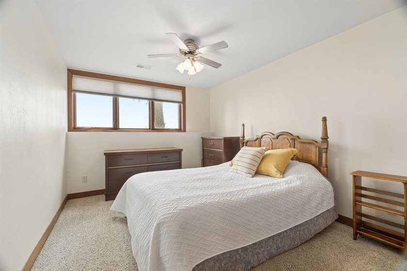 Experience waterfront living in this beautiful Lake Winnebago - photo 21