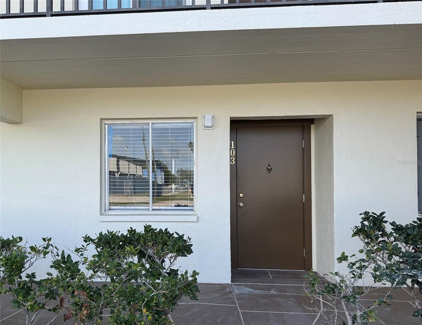 Location, lifestyle, and modern updates come together - photo 2