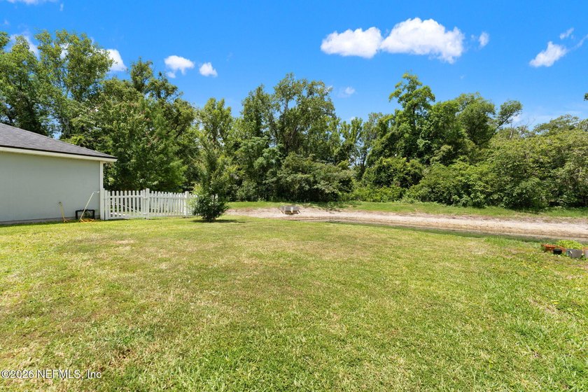 Beautiful 3 bedroom 2.5 bathroom two story home available now - photo 22