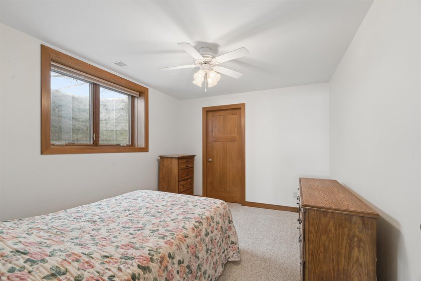 Experience waterfront living in this beautiful Lake Winnebago - photo 24