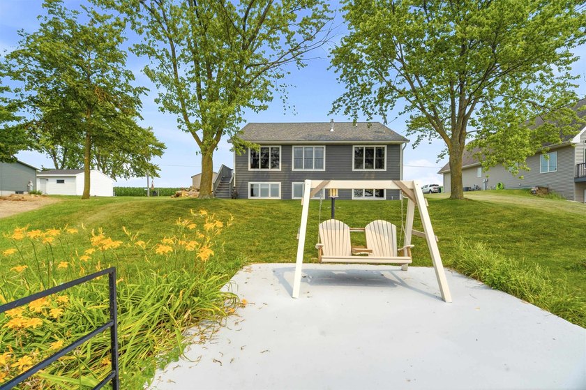 Experience waterfront living in this beautiful Lake Winnebago - photo 27