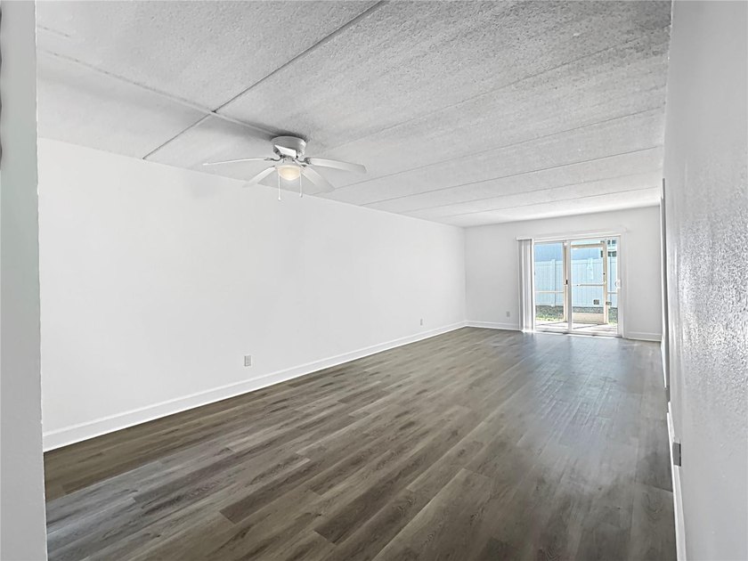 Location, lifestyle, and modern updates come together - photo 8