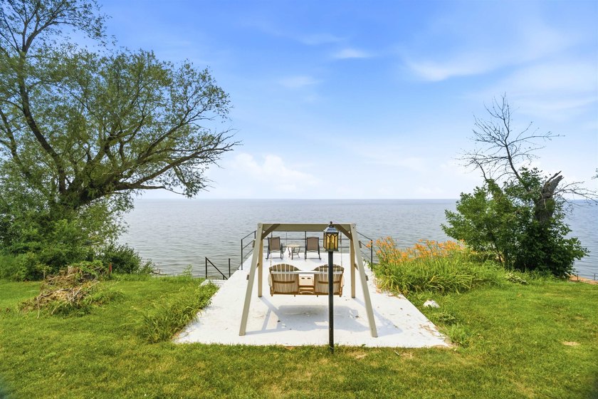 Experience waterfront living in this beautiful Lake Winnebago - photo 29