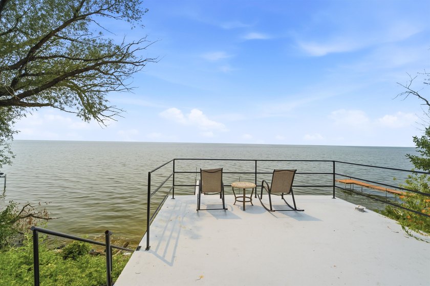 Experience waterfront living in this beautiful Lake Winnebago - photo 30