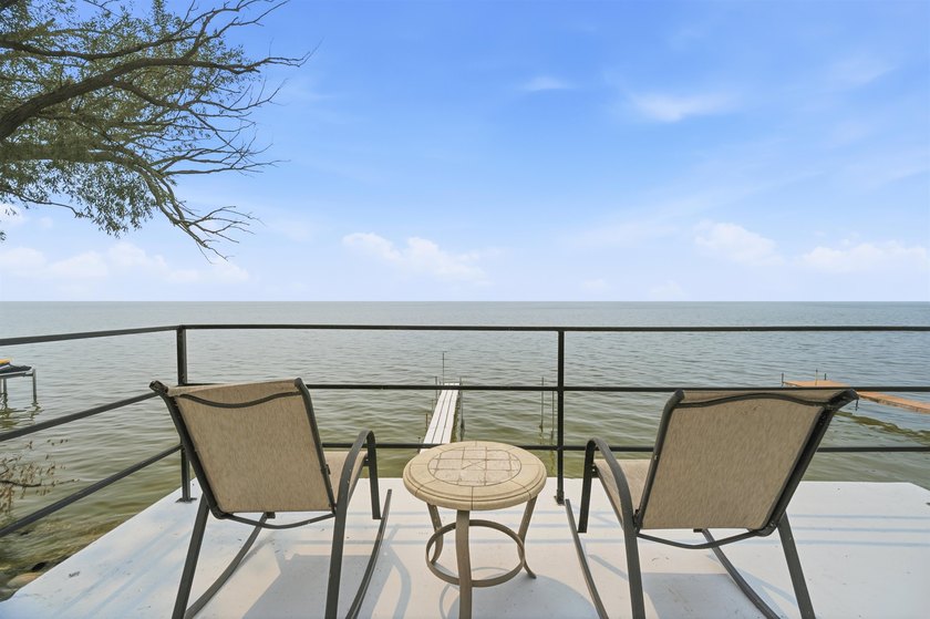 Experience waterfront living in this beautiful Lake Winnebago - photo 31
